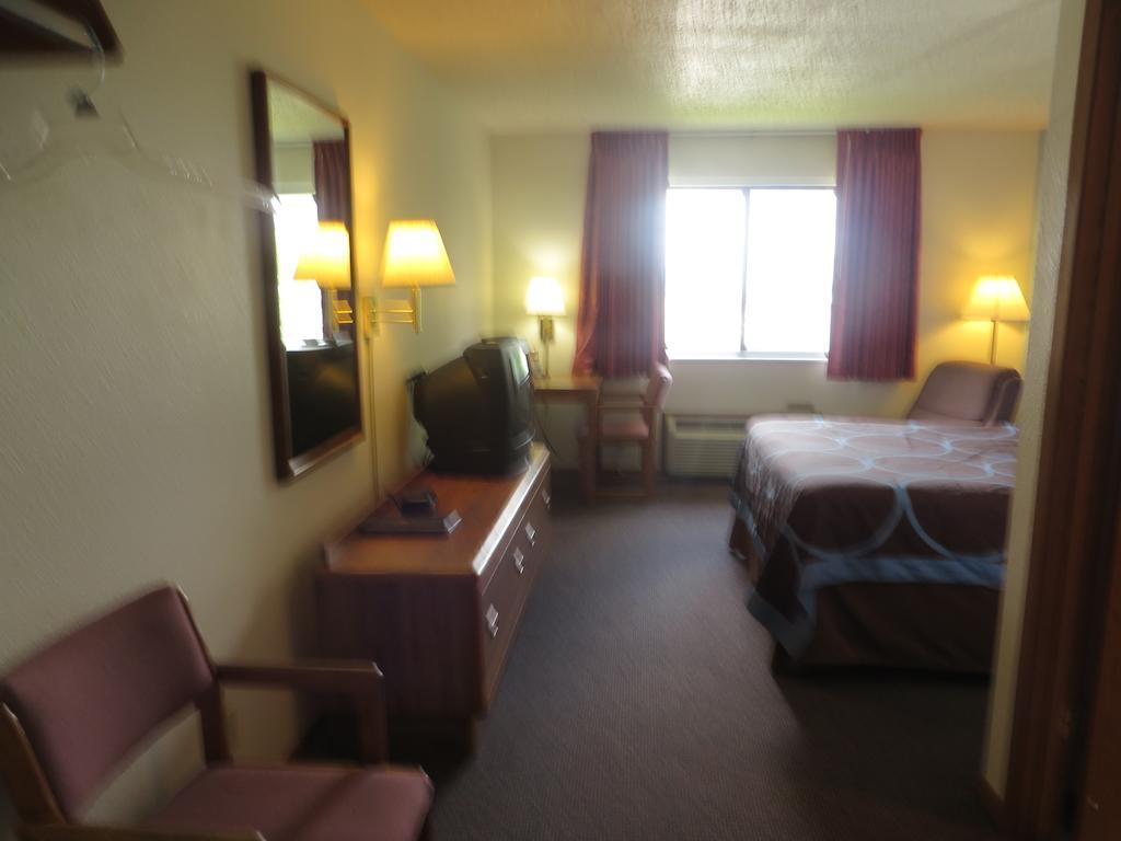 Super 8 By Wyndham Centerville Exterior photo
