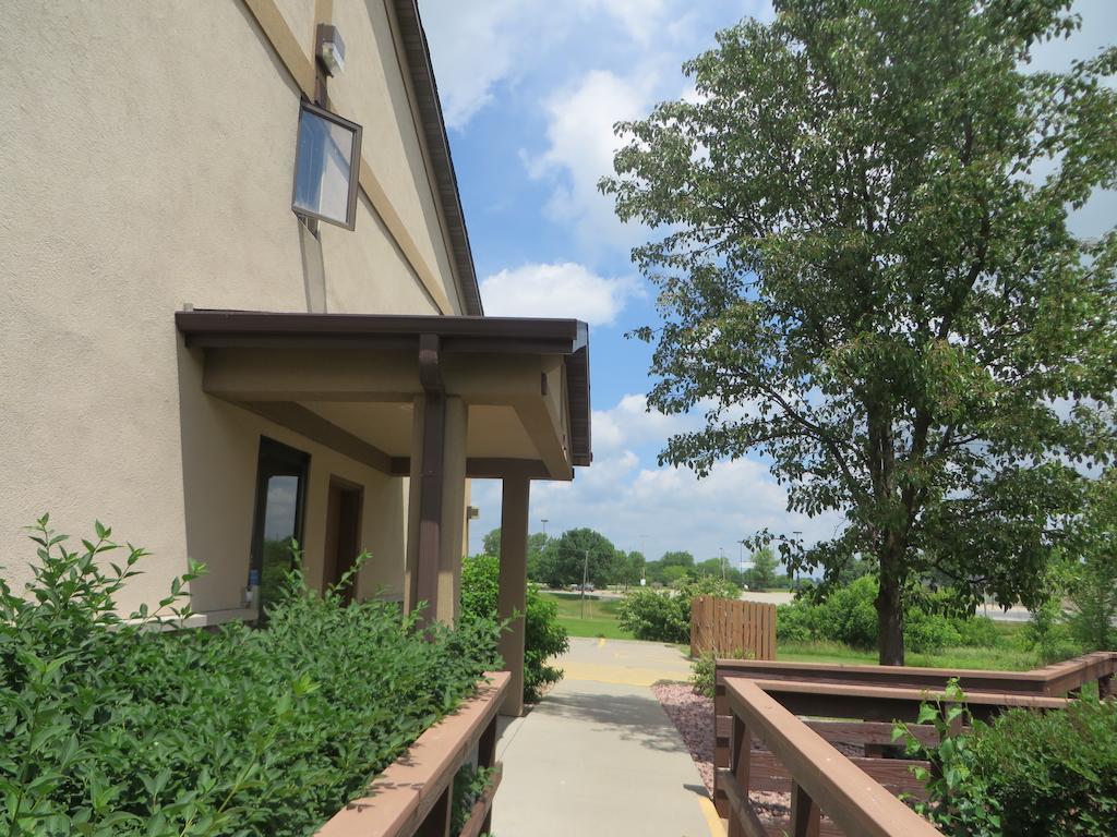Super 8 By Wyndham Centerville Exterior photo